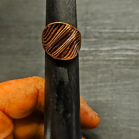 Ring - Picture 1 of 2